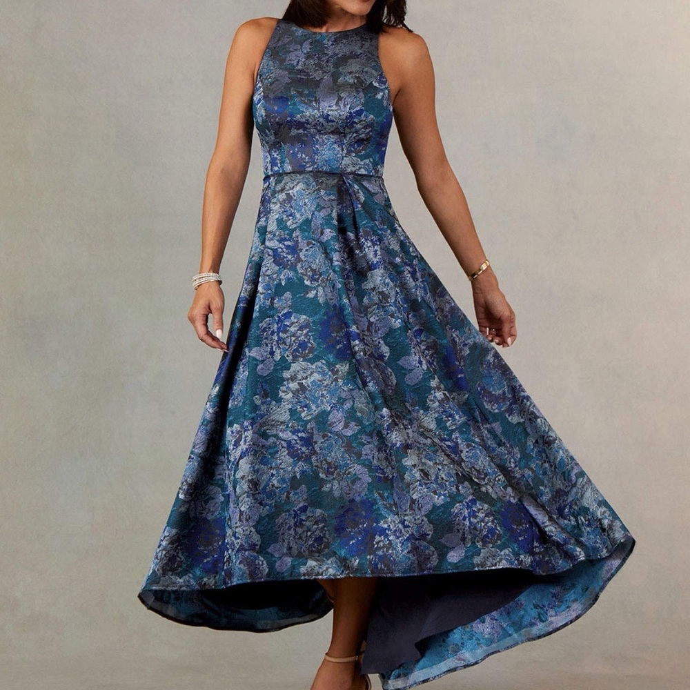 Tea Length STUNNING Floral Dress. Size 4.